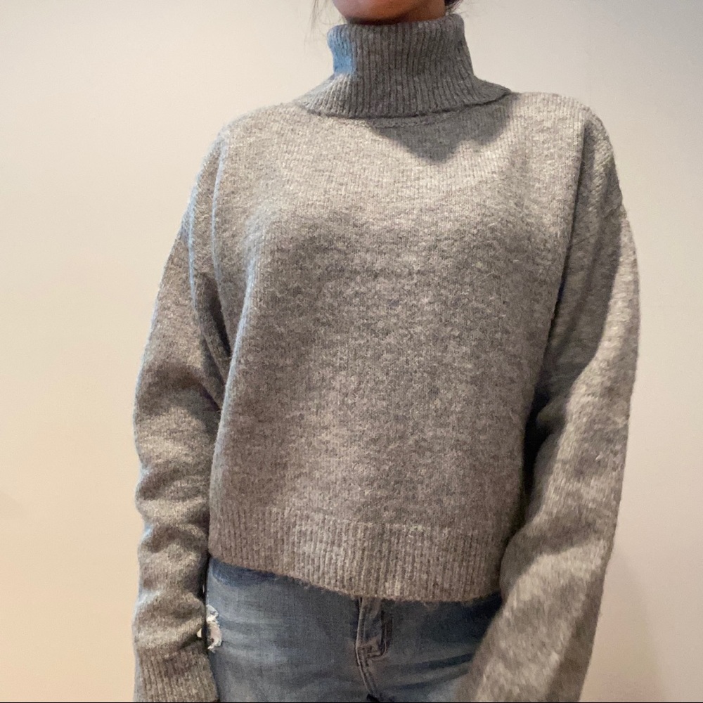FOREVER 21 TURTLENECK SWEATER